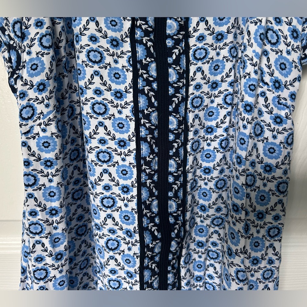 LOFT Floral Flutter Sleeve Blue White & Black Swing Dress Size Medium - Picture 11 of 16